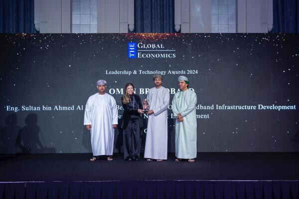 المهندس سلطان الوهيبي وشركة عمان للنطاق العريض يفوزان بجائزتين مرموقتين في حفل جوائز The Global Economics 2024 بدبي